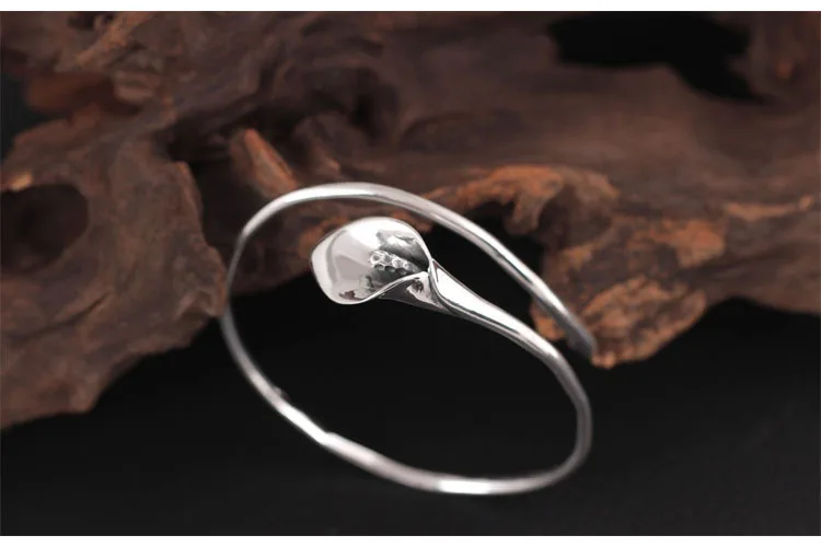 Elegant Vintage Lily Shaped Silver Women's Bangle