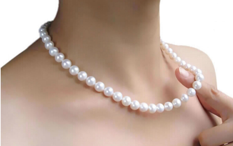 Women's Classic Pearls Choker
