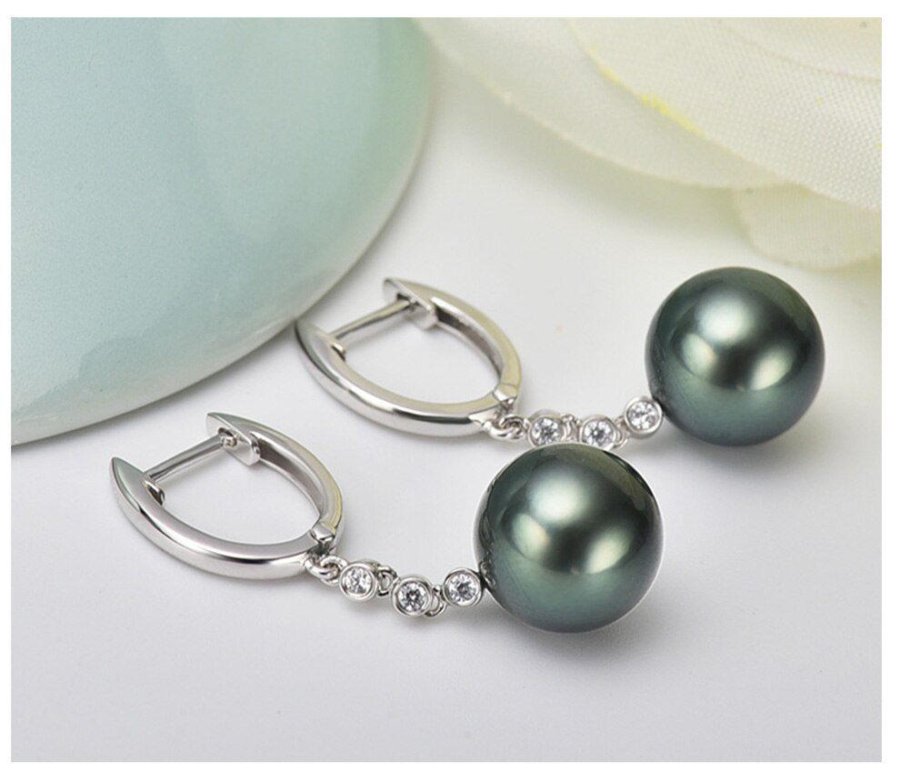 Women's Classic Gold Pearl Earrings Women's Classic Gold Pearl Earrings