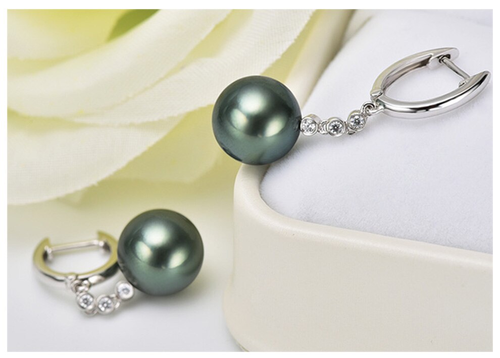 Women's Classic Gold Pearl Earrings Women's Classic Gold Pearl Earrings