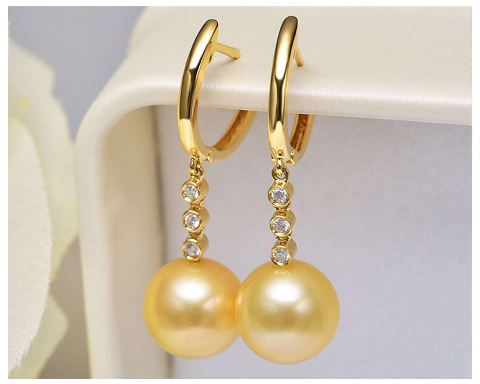 Women's Classic Gold Pearl Earrings Women's Classic Gold Pearl Earrings