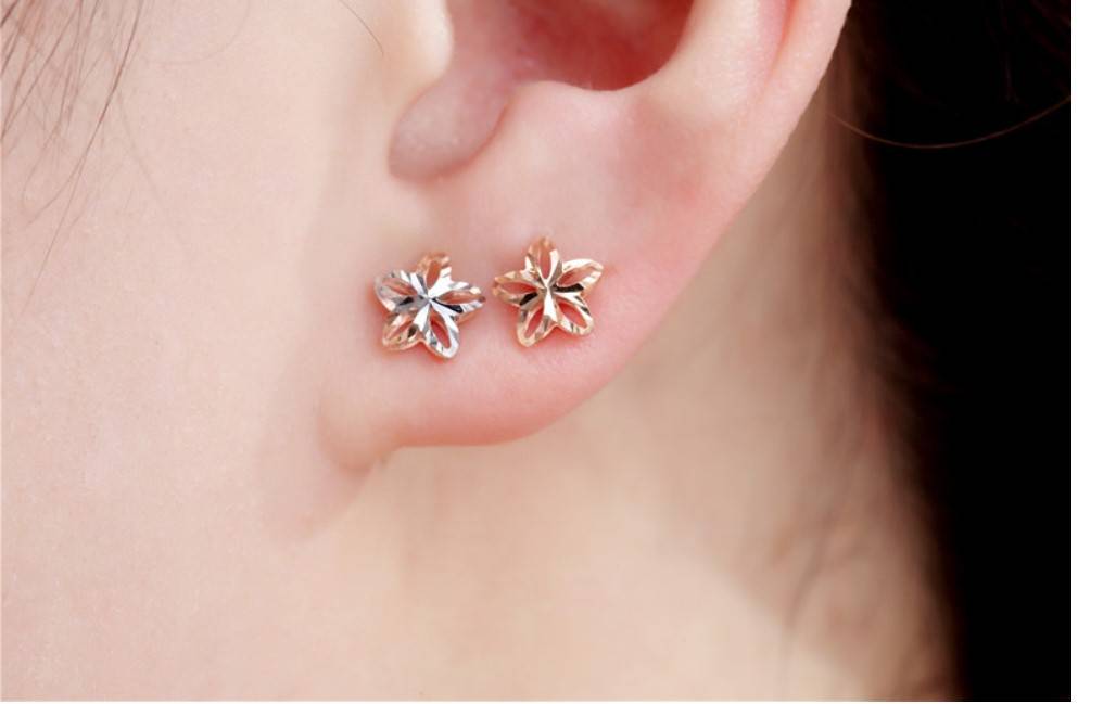Women's 18k Gold Delicate Flower Earrings Women's 18k Gold Delicate Flower Earrings